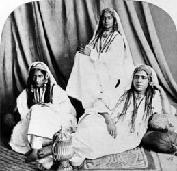 Kashmirische Nautch-Tänzerinnen, um 1860er